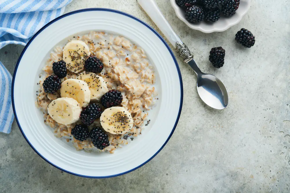 Oatmeal with bananas